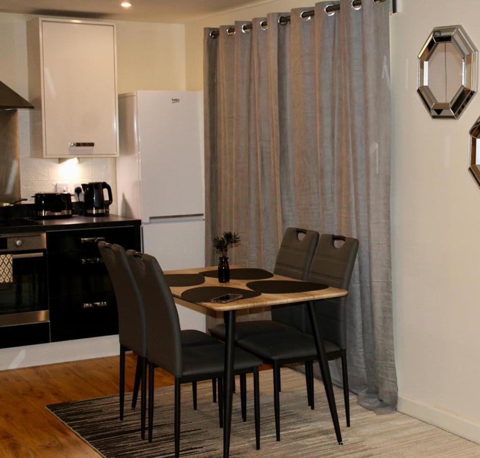 Glamorous Two Bed Flat Londres